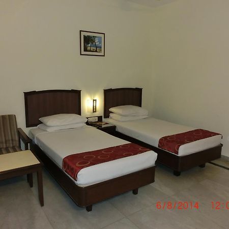 Hotel Thulashi Park Ченнаї Екстер'єр фото