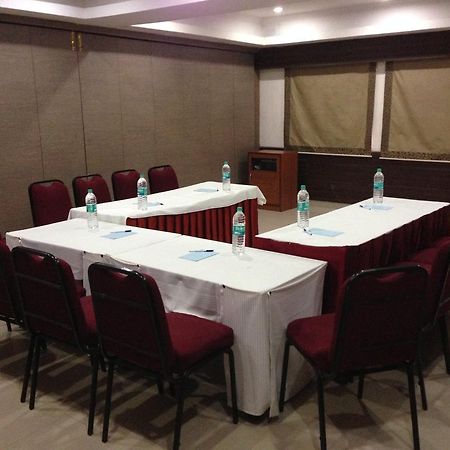 Hotel Thulashi Park Ченнаї Екстер'єр фото