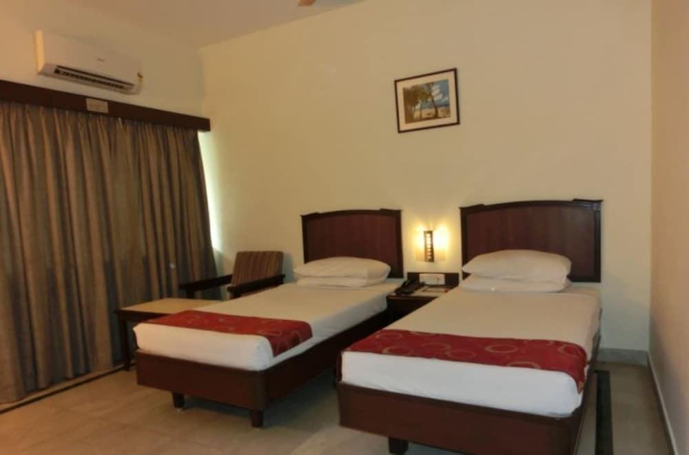 Hotel Thulashi Park Ченнаї Екстер'єр фото