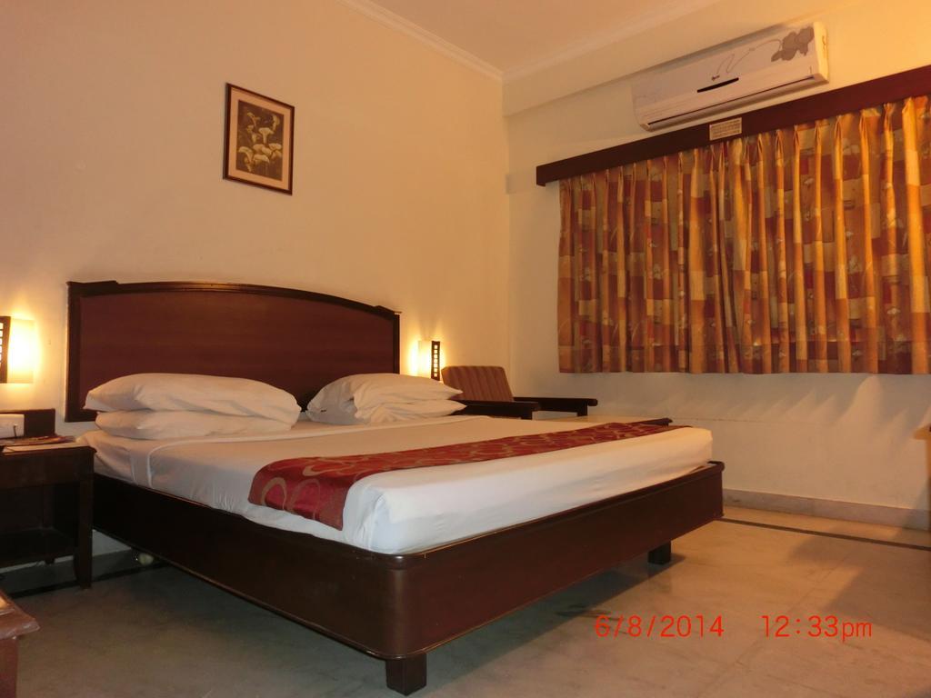 Hotel Thulashi Park Ченнаї Номер фото