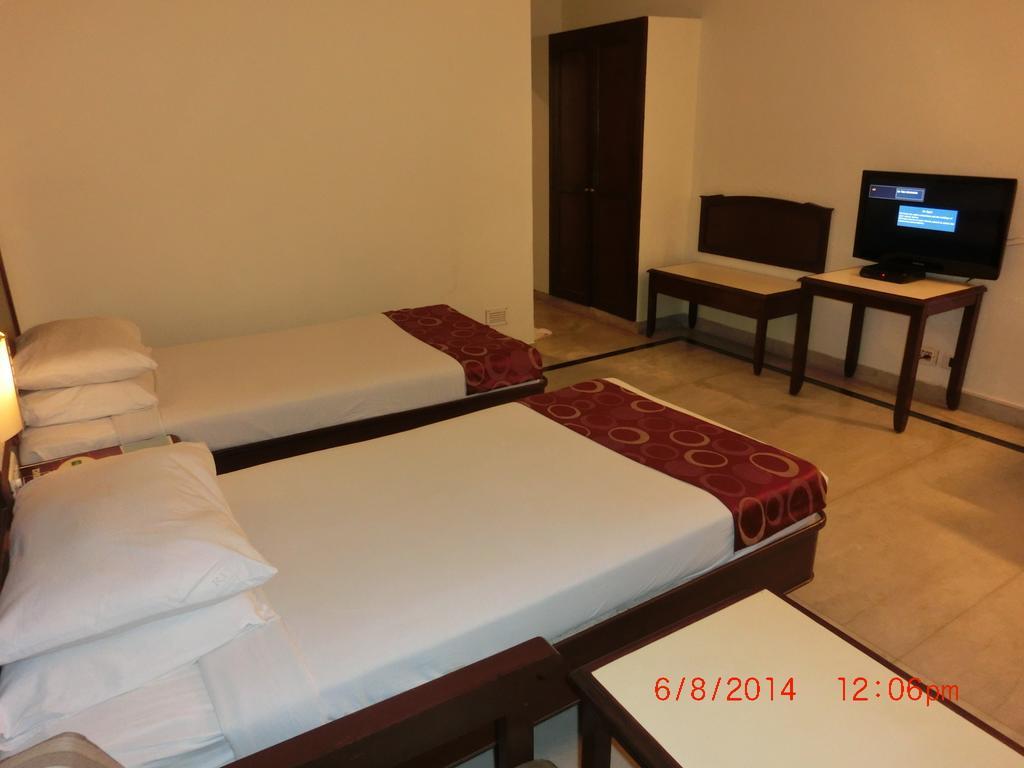Hotel Thulashi Park Ченнаї Номер фото
