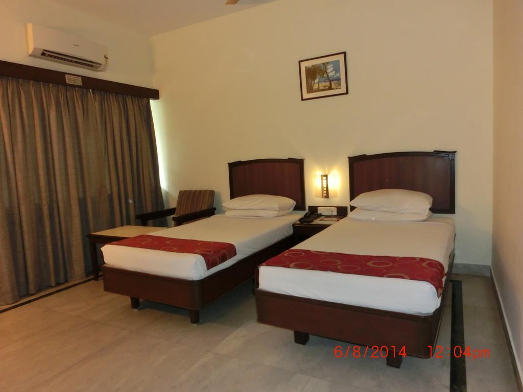 Hotel Thulashi Park Ченнаї Номер фото