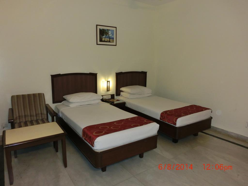 Hotel Thulashi Park Ченнаї Екстер'єр фото